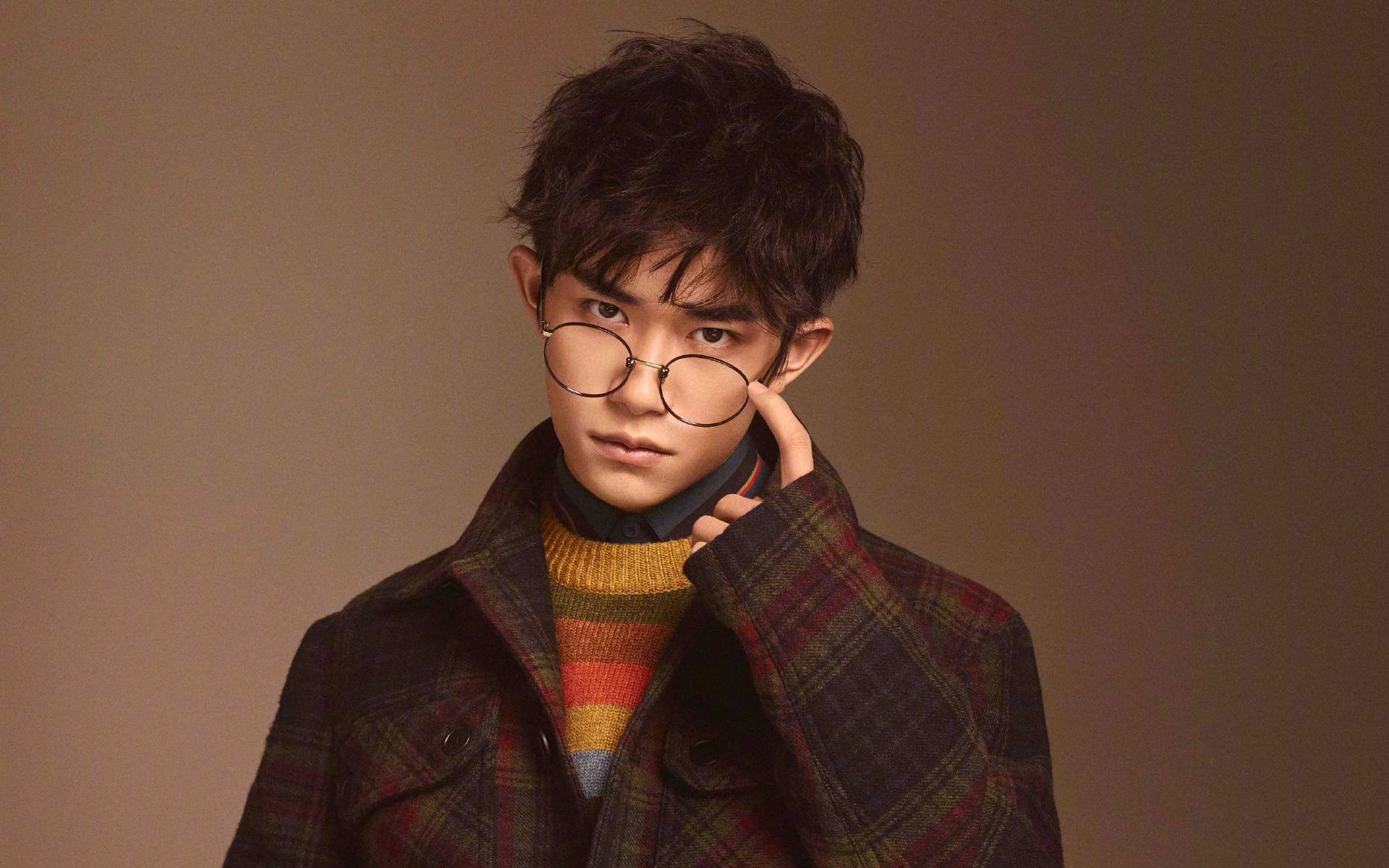 爱游戏体育在线-掘金主力中锋全场抢下十七个篮板主导禁区，掘金主力球员