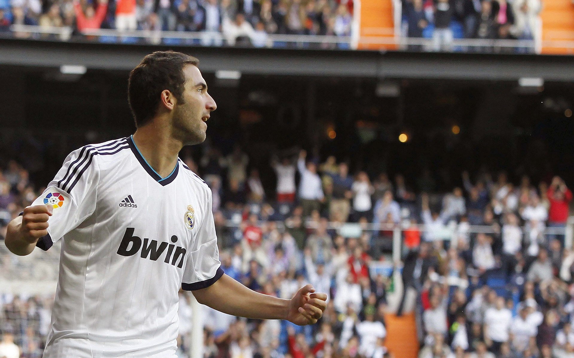 爱游戏真人体育娱乐-传奇主帅!70岁贝尔萨:希望与利兹联之间的羁绊永不终结,贝尔萨在利兹联球迷中的地位